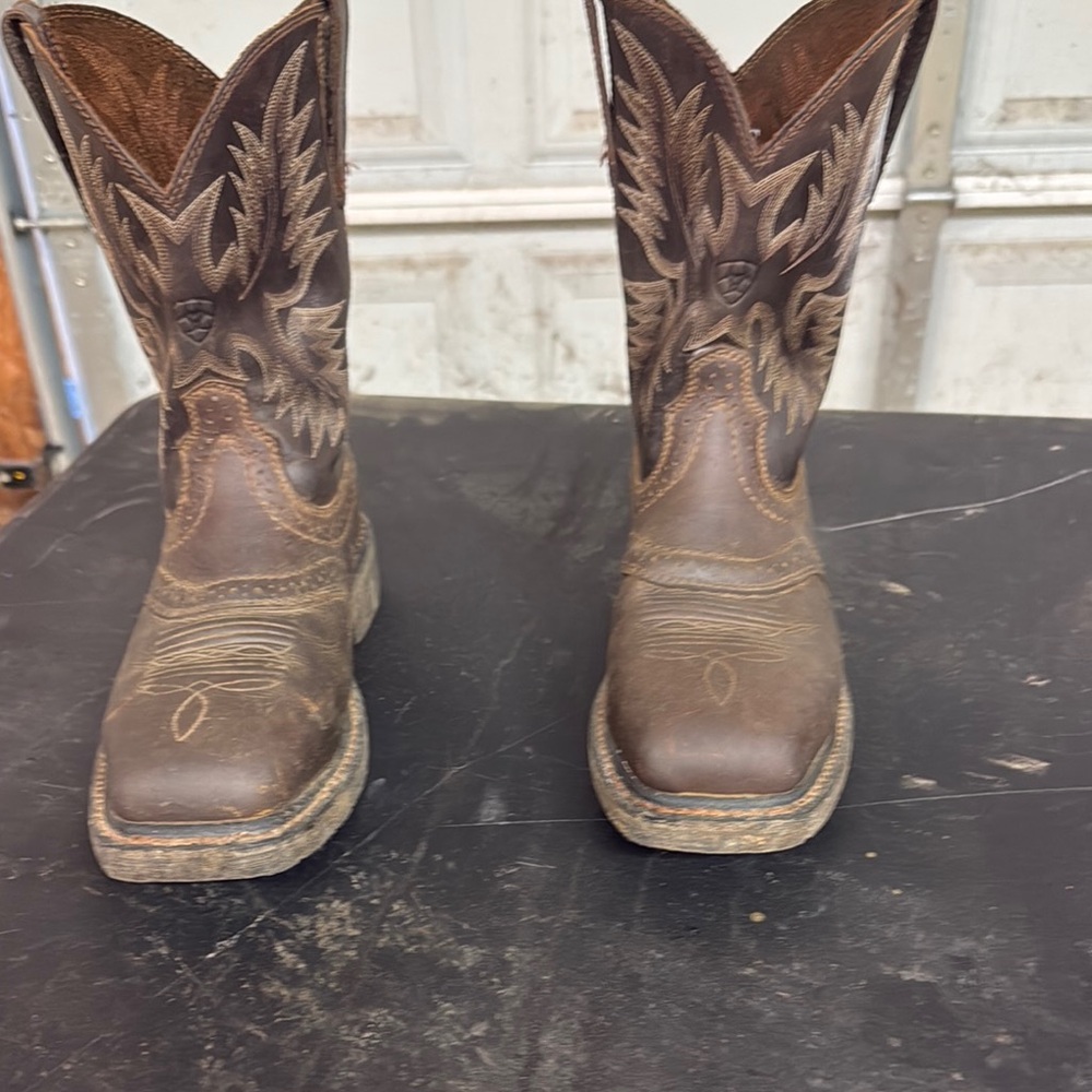 Ariat Chocolate Leather Cowboy Boots
